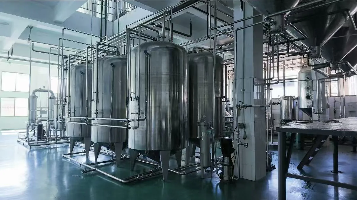 Industrial stainless steel extraction tanks and sanitary piping